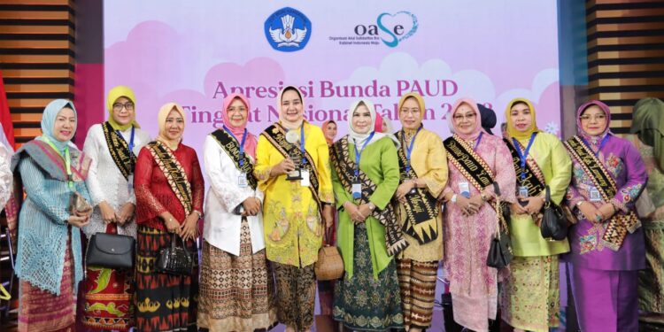 Bunda PAUD Provinsi Lampung Terima Penghargaan Wiyata Darma Madya dari Kemendikbudristek RI