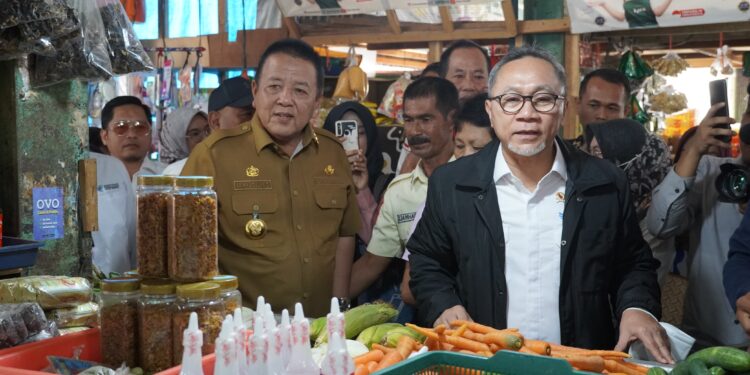 Gubernur Arinal Djunaidi Dampingi Menteri Perdagangan Republik Indonesia Tinjau Pasar Kangkung Bandar Lampung