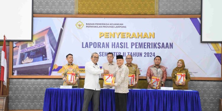 Pj. Sekdakab Lampung Tengah Hadiri Penyerahan LHP Semester II Tahun 2024 di BPK Perwakilan Provinsi Lampung