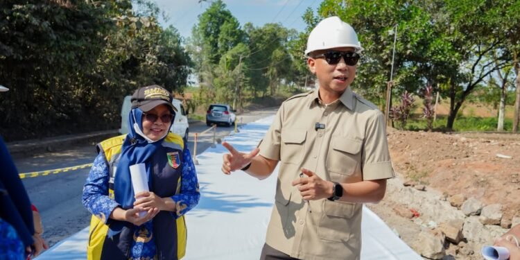Gubernur Mirza Tinjau Perbaikan Jalan Gunung Sugih–Kota Gajah, Tekankan Kualitas Pekerjaan