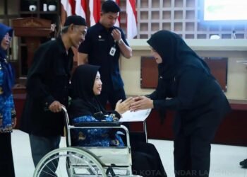 Pemkot Bandar Lampung Serahkan SK Pensiun dan Bantuan Purna Bhakti kepada 116 PNS