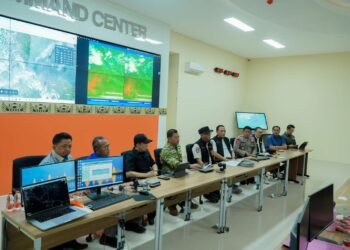 Gubernur Mirza Imbau Warga Tetap Tenang dan Waspada Hadapi Erupsi Gunung Anak Krakatau