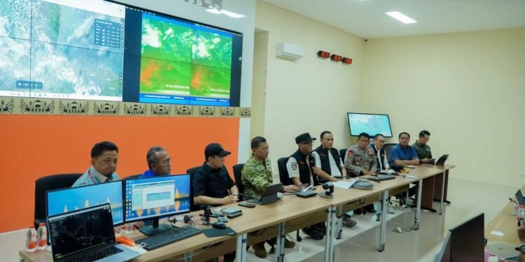 Gubernur Mirza Imbau Warga Tetap Tenang dan Waspada Hadapi Erupsi Gunung Anak Krakatau